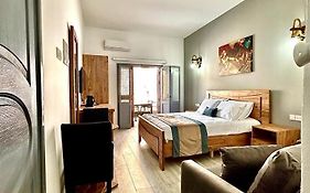 Royal Goddess Guest House, Walled City